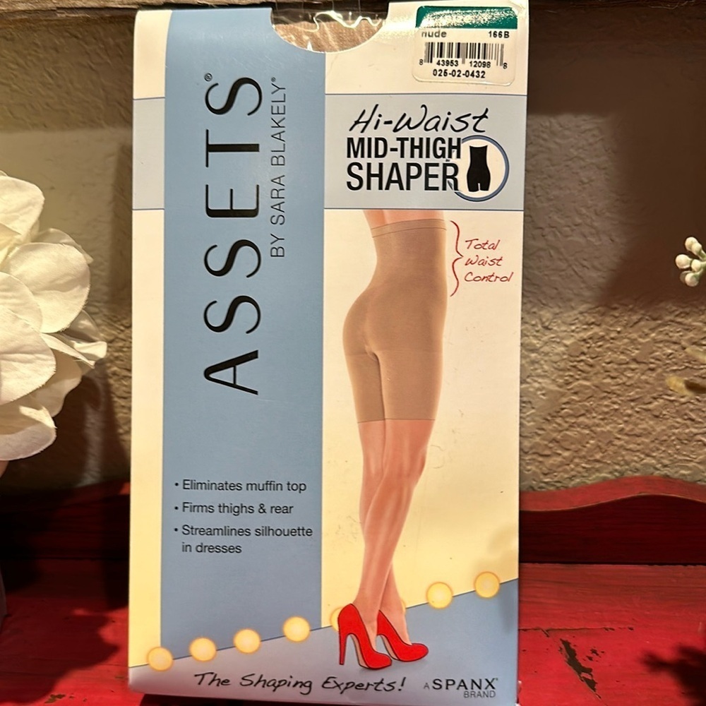 NWT Spanx Hi Waist Mid Thigh Shaper. Total Waist Control